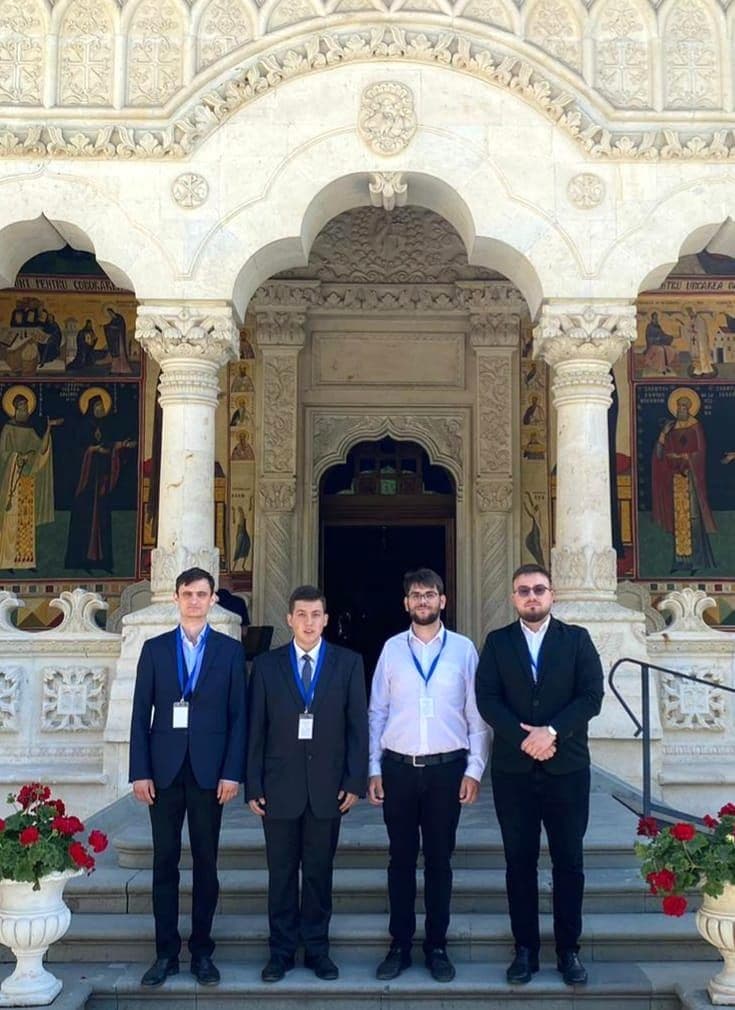 Studenți teologi timișoreni - participanți la Simpozionul Național Studențesc de la Mănăstirea Lainici, 18 mai 2022
